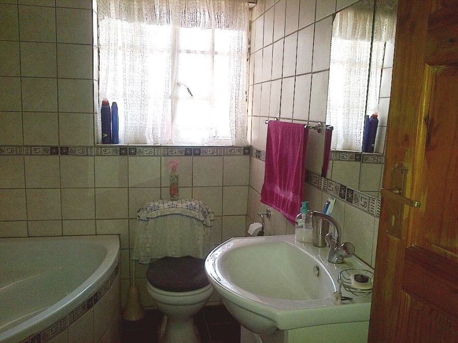To Let 4 Bedroom Property for Rent in Vaalpark Free State